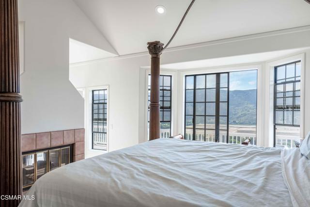 11300 Highridge Court, Camarillo CA: https://media.crmls.org/mediaz/af889a57-c59d-42d3-b941-cf32c6ca5f4a.jpg