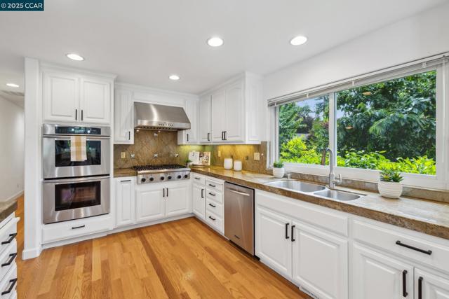 1450 Finley Ln, Alamo CA: https://media.crmls.org/mediaz/af896ce5-34f4-434c-9821-d0560d99c25d.jpg