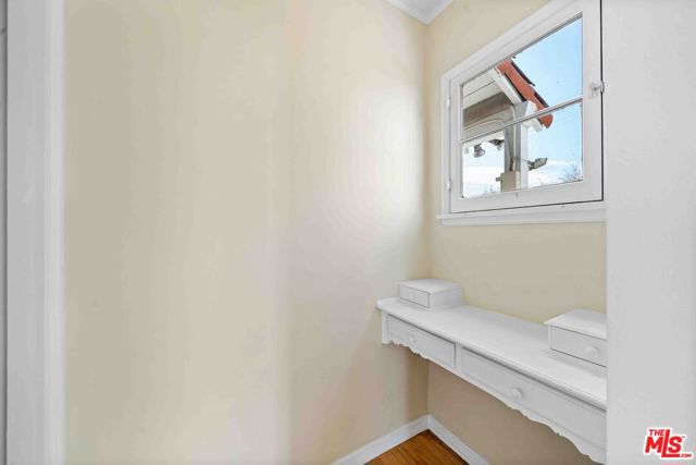 865 S Lucerne Boulevard, Los Angeles CA: https://media.crmls.org/mediaz/af896ff9-ac99-4ee5-9d38-b3589aea5c19.jpg