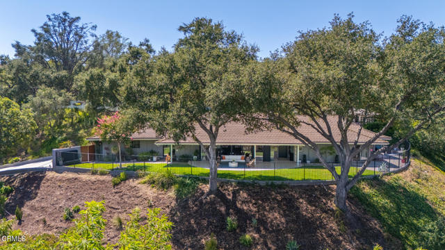 3608 Hampstead Road, La Canada Flintridge CA: https://media.crmls.org/mediaz/af89a67f-97d3-4ae3-9219-9fa62334f74e.jpg