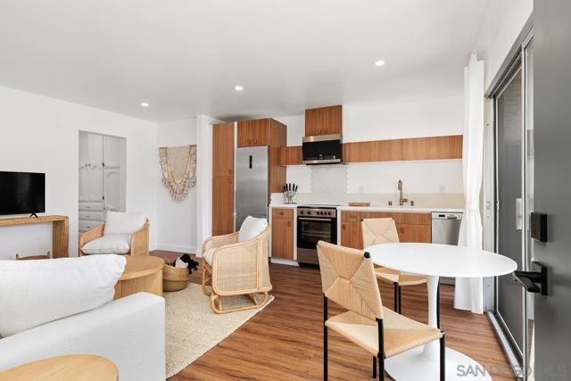 Image 25 of 52 For 4627 Park Dr