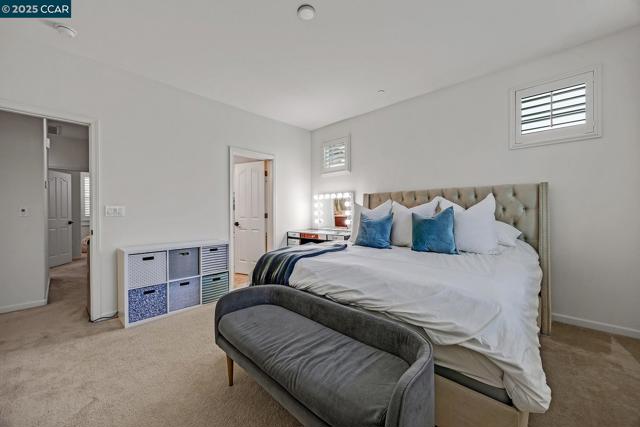 6939 Mariposa Cir, Dublin CA: https://media.crmls.org/mediaz/af8aa8e6-94da-42ac-808f-b5ac0ce748c2.jpg