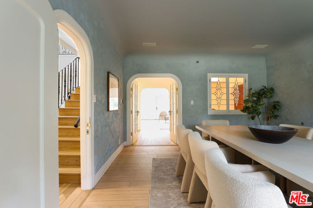 628 N Elm Drive, Beverly Hills CA: https://media.crmls.org/mediaz/af8af1c6-2ba0-4da2-9c48-e3ca7c364f58.jpg