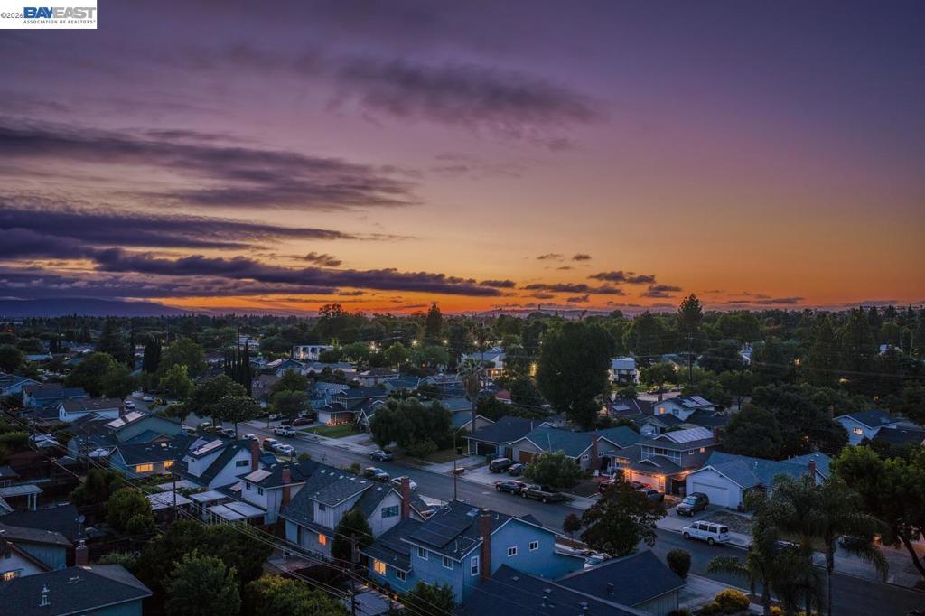 https://media.crmls.org/mediaz/af8b09e7-ca70-49b0-8a3a-8bdda0e65088.jpg?preset=X-Large