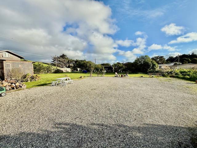 575 Dolores Avenue, Half Moon Bay CA: https://media.crmls.org/mediaz/af8b3ead-e47c-49ba-9b8c-f7318f685d34.jpg