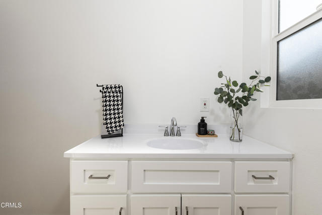 Detail Gallery Image 8 of 16 For 5840 Satsuma Avenue Ave, Los Angeles,  CA 91601 - 3 Beds | 1 Baths