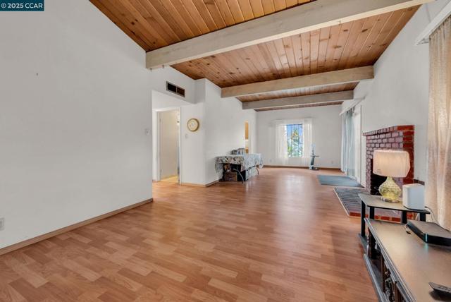 1246 Otis Dr, Alameda CA: https://media.crmls.org/mediaz/af8b432b-ccad-4b7f-82f4-c367a122f8be.jpg