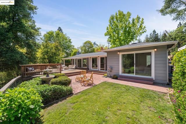 184 Lombardy Ln, Orinda CA: https://media.crmls.org/mediaz/af8b904e-108d-4d17-ad55-e1407cbd3873.jpg