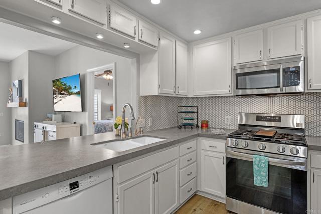 Detail Gallery Image 10 of 44 For 540 Ribbon Beach Way #294,  Oceanside,  CA 92058 - 3 Beds | 2 Baths