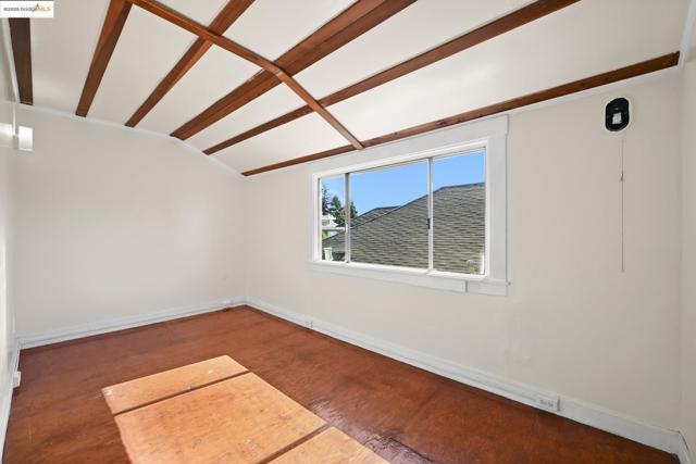 806 54Th St, Oakland CA: https://media.crmls.org/mediaz/af8c9be6-e900-4082-9712-647d9ba84479.jpg