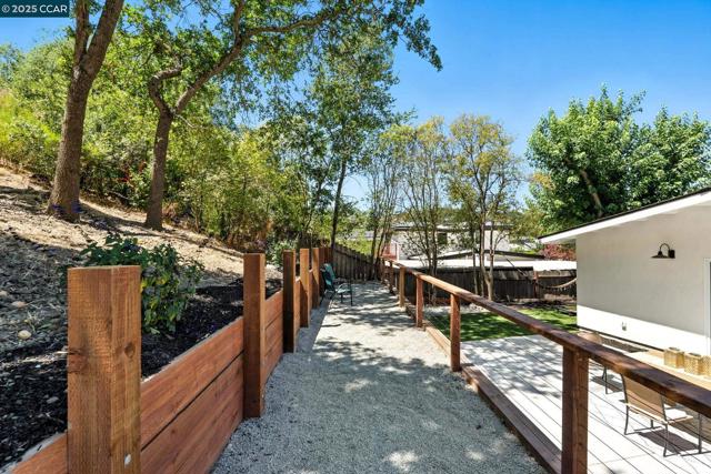 1717 Springbrook Rd, Lafayette CA: https://media.crmls.org/mediaz/af8d12b2-9502-4b6c-b038-3c74cf1603d1.jpg