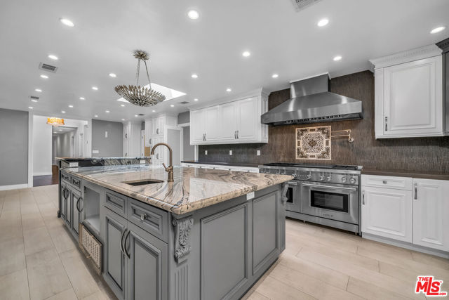 4311 Coquette Place, Tarzana CA: https://media.crmls.org/mediaz/af8d3077-ea92-4360-bd12-2adb38ebbae9.jpg