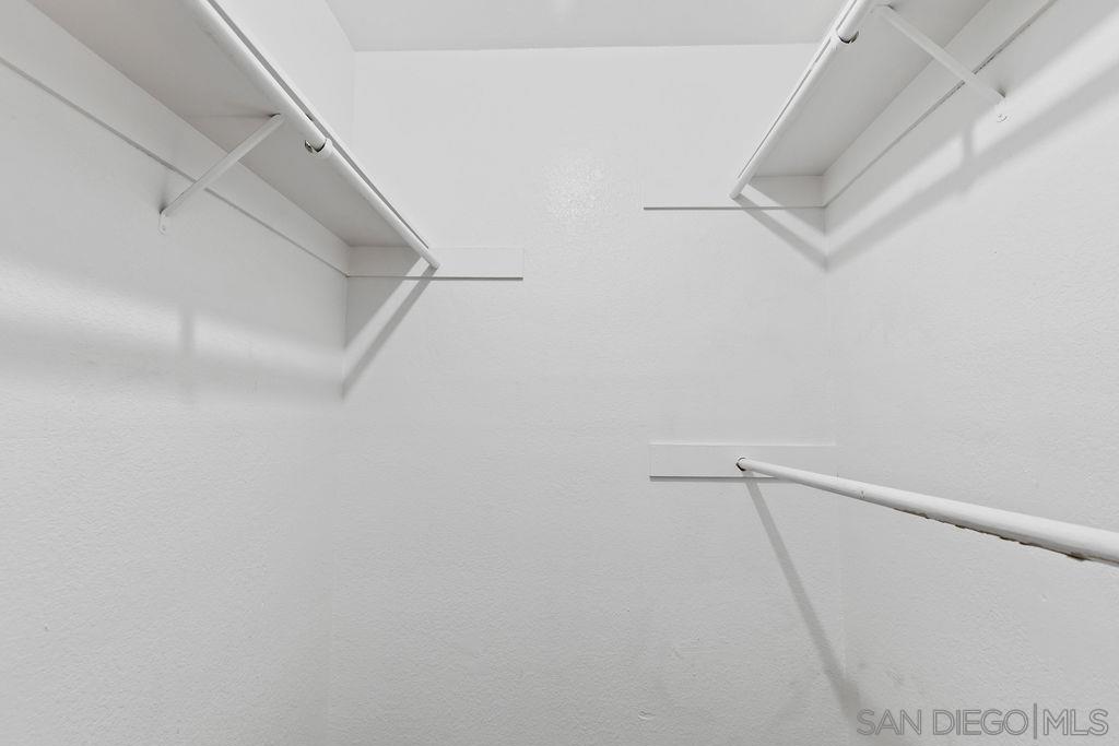 https://media.crmls.org/mediaz/af8d6c39-14a7-4ef3-87bf-584b84f9b015.jpg?preset=X-Large