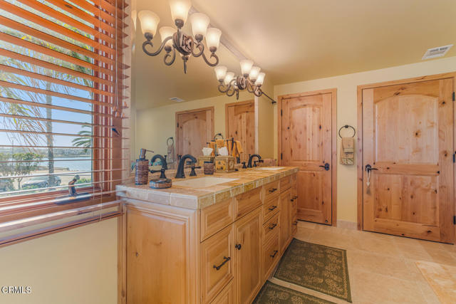 268 Sunset Drive, Oxnard CA: https://media.crmls.org/mediaz/af8e1bef-73a3-4338-afed-55f0cdc313c3.jpg