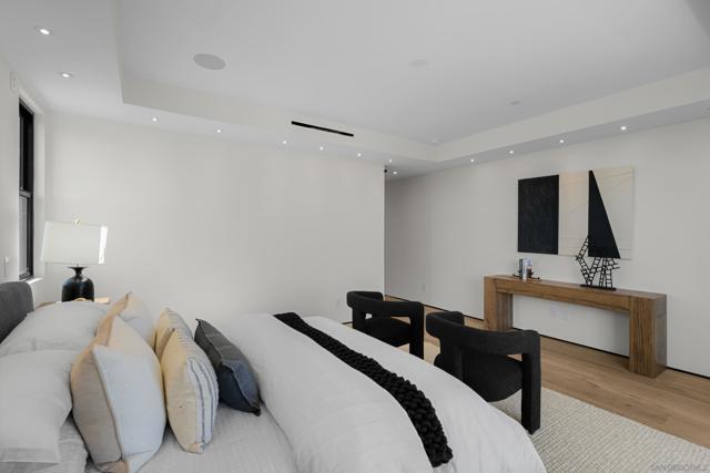 242 Playa Del Norte St, La Jolla CA: https://media.crmls.org/mediaz/af8e4afb-888f-4a0b-b300-0ebf96f2794d.jpg