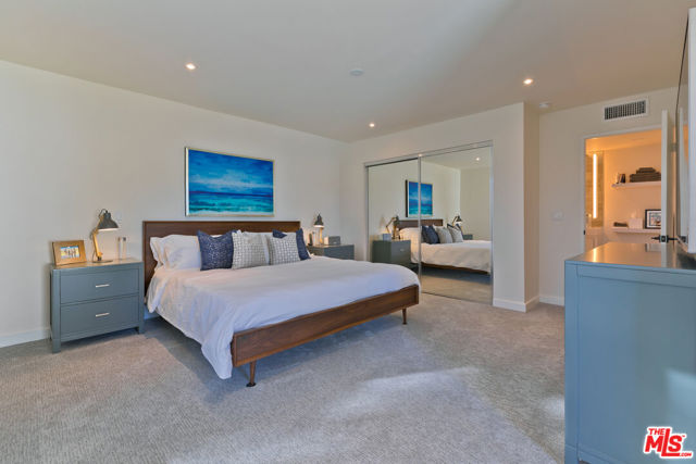 3545 Ridgeview Circle, Palm Springs CA: https://media.crmls.org/mediaz/af8e71de-0a5a-410e-9766-e2c5a92b387f.jpg
