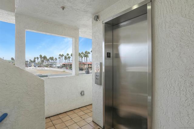 1100 Seacoast Dr, Imperial Beach CA: https://media.crmls.org/mediaz/af8edc0e-0554-4fc8-aeca-a88a01646e50.jpg
