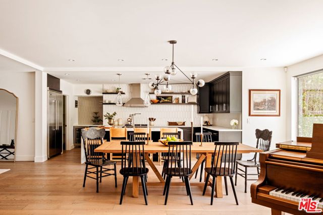 13514 Morrison Street, Sherman Oaks CA: https://media.crmls.org/mediaz/af8eeb2c-aa87-4429-9bfd-604069be98ac.jpg