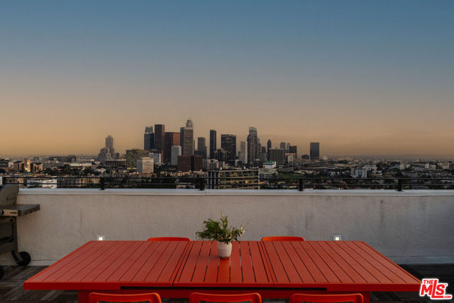 1124 W Panorama Way, Los Angeles CA: https://media.crmls.org/mediaz/af8f50e3-b04f-4585-b67d-f299c899f705.jpg