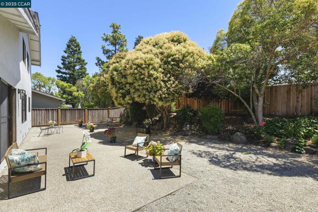 169 Castleton Court, San Ramon CA: https://media.crmls.org/mediaz/af902bb8-c988-444b-b272-44fdeb54d7bc.jpg
