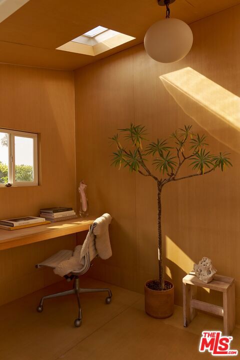 29500 Heathercliff Road, Malibu CA: https://media.crmls.org/mediaz/af9045ac-70d0-47e3-a899-21dffb55f693.jpg