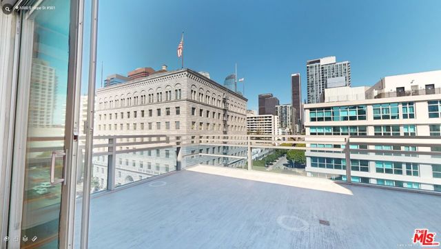 1000 S Hope Street, Los Angeles CA: https://media.crmls.org/mediaz/af90818d-a16f-439f-bf49-21826a72d790.jpg