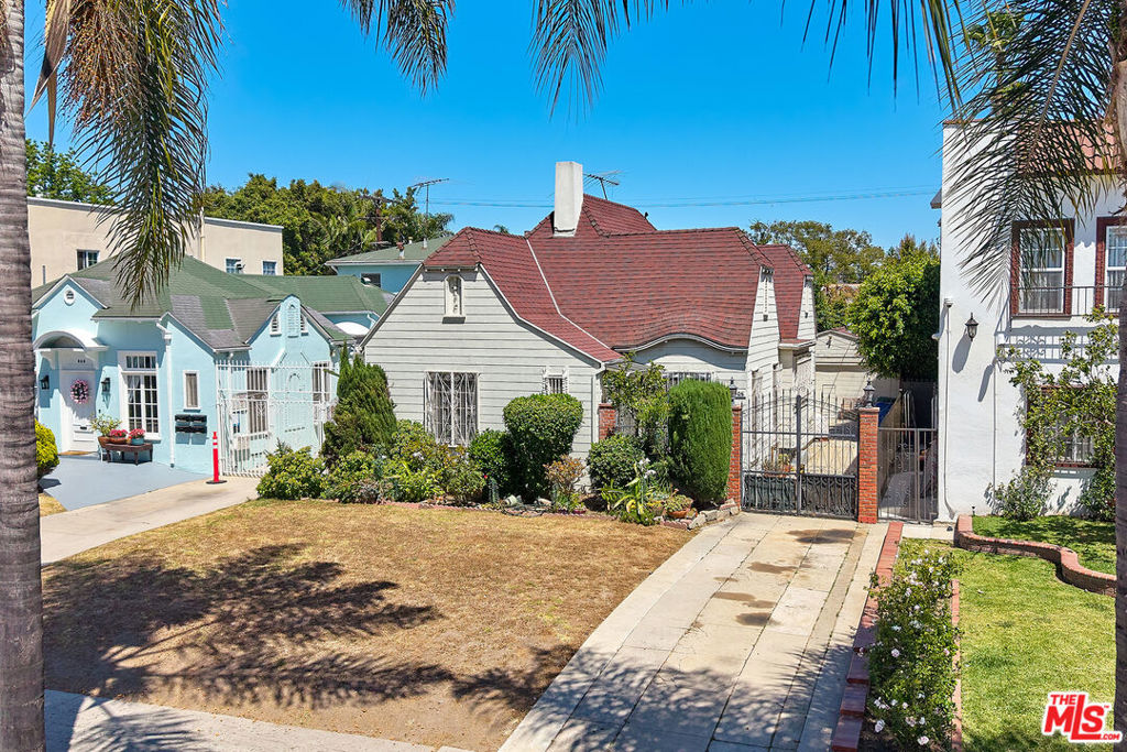 Multifamily at 810 S Norton Avenue