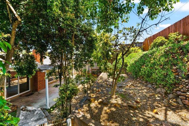 9021 Ronda Ave, San Diego CA: https://media.crmls.org/mediaz/af90bd9b-d524-4758-b7a8-0f3b90fd2d04.jpg