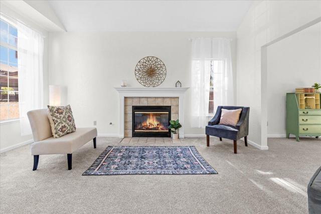 18 Suffield Circle, Salinas CA: https://media.crmls.org/mediaz/af91ddaa-a45f-4669-b9b3-993180cc40bd.jpg