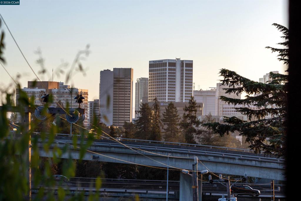 https://media.crmls.org/mediaz/af920576-d47a-44b9-a0e5-6bcdb2df7359.jpg?preset=X-Large