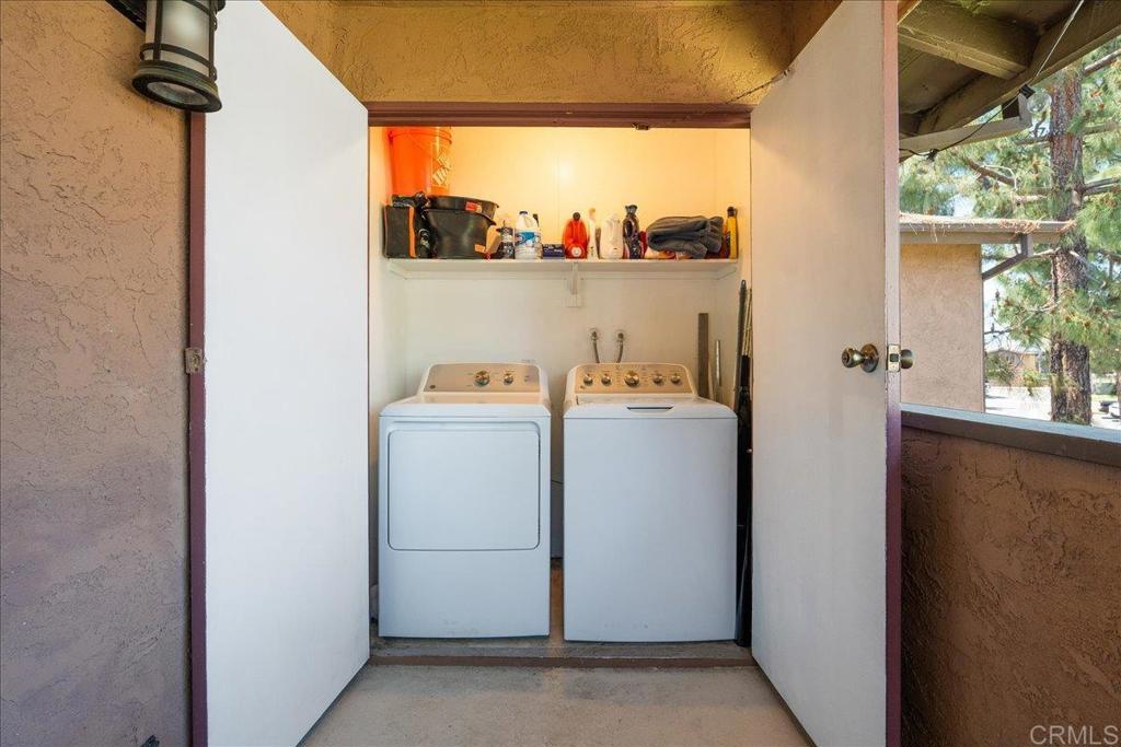 https://media.crmls.org/mediaz/af926394-d023-4217-8870-9968cdaf2e45.jpg?preset=X-Large
