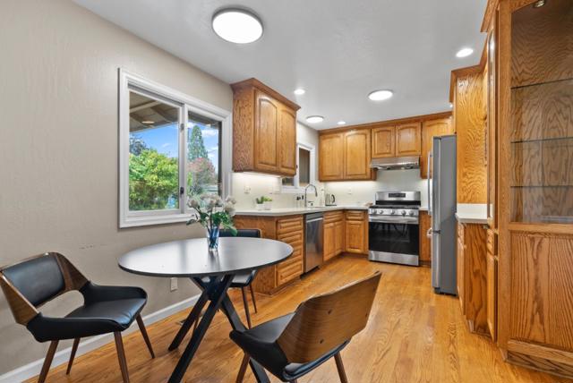 3767 Cass Way, Palo Alto CA: https://media.crmls.org/mediaz/af933ade-f669-42e0-9053-7b20b24ade72.jpg