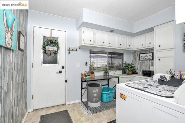 237 Aloha Way, Pittsburg CA: https://media.crmls.org/mediaz/af9370d6-2250-469f-8c80-6241eb489104.jpg
