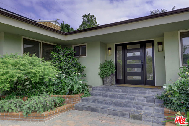 16314 Meadowridge Road, Encino CA: https://media.crmls.org/mediaz/af93dfc1-5d7d-4841-acac-4b7cf96c1a79.jpg