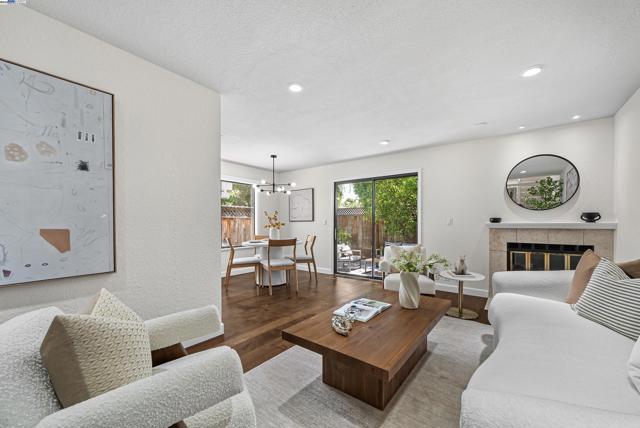 163 Gladys Ave, Mountain View CA: https://media.crmls.org/mediaz/af93fbaa-c260-4b27-a826-29766452f8c9.jpg