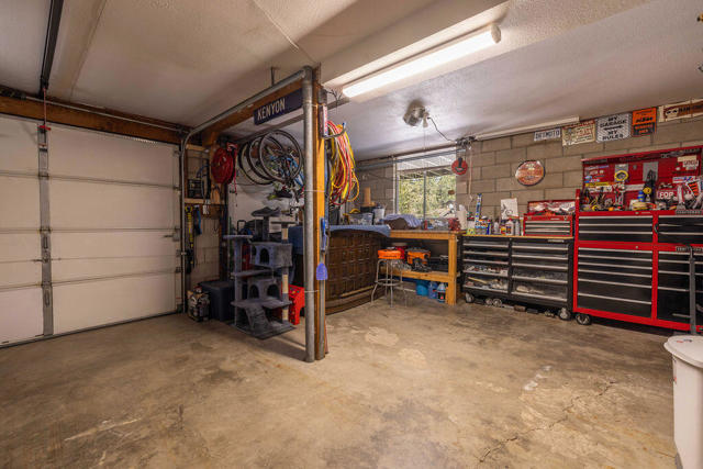 308 W Rainbow Boulevard, Big Bear CA: https://media.crmls.org/mediaz/af94127d-ef13-49f2-9d0e-2cb2676ad593.jpg