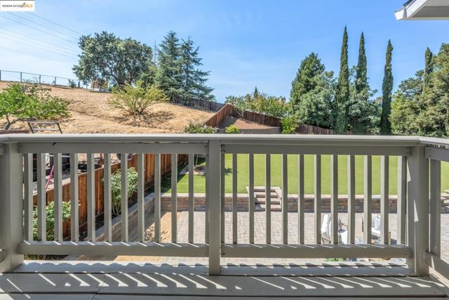 1051 Kaski Ln, Concord CA: https://media.crmls.org/mediaz/af941ae6-7388-4785-91fd-deca618eb37c.jpg
