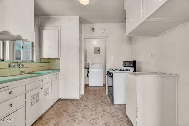 4419 4419 1/2 Corliss Street, Los Angeles CA: https://media.crmls.org/mediaz/af941c3a-6f3f-4dbd-989e-5de998ce18a5.jpg