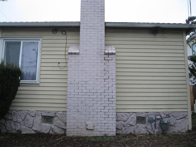 2421 Ritchie St, Oakland CA: https://media.crmls.org/mediaz/af946bf7-5454-4b2a-b6d6-f103b68ce9bd.jpg