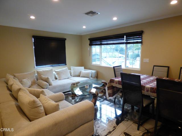 2434 Olive Avenue, La Crescenta CA: https://media.crmls.org/mediaz/af947f7c-3282-4ae6-99e3-2d7358b90634.jpg
