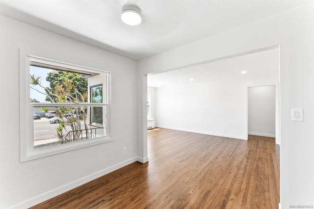 709 4th AVE, Chula Vista CA: https://media.crmls.org/mediaz/af9485c2-9e0e-4450-9b80-931a2fde7968.jpg