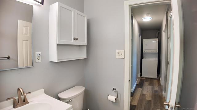 3934 Marine View Ave, San Diego CA: https://media.crmls.org/mediaz/af94b906-d1f3-41f3-801f-d3ab15af8b86.jpg