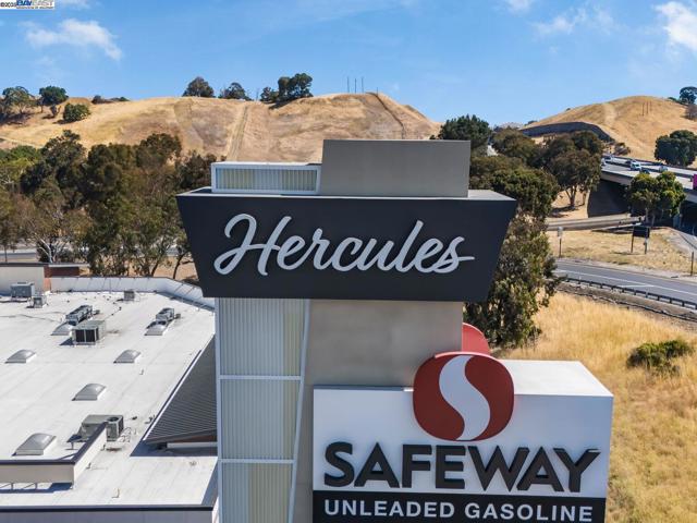 9 Moraine Court, Hercules CA: https://media.crmls.org/mediaz/af95140e-e928-43bd-9d0b-c3e751ce251e.jpg
