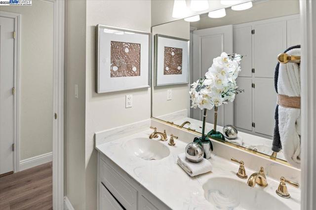 25631 Paul Ct, Hayward CA: https://media.crmls.org/mediaz/af9514b7-f10a-4873-87cb-05b8c6749a6a.jpg