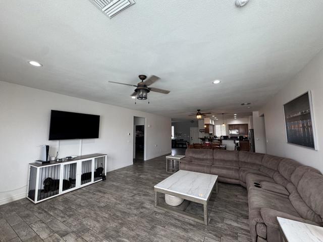 401 Sage Brush Street, Blythe CA: https://media.crmls.org/mediaz/af953760-6b4c-4c04-89c2-fc72b4c374fb.jpg