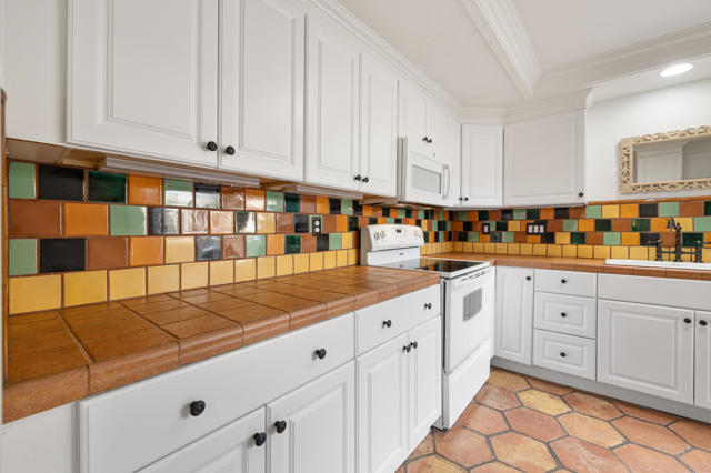 48980 Wildwood Lane, Palm Desert CA: https://media.crmls.org/mediaz/af95c8fa-fc97-45cf-8854-963681c5e67c.jpg