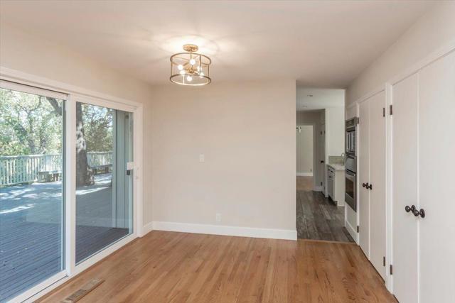 13434 Old Oak Way, Saratoga CA: https://media.crmls.org/mediaz/af95fb9d-a6ee-4f04-8d34-64407edfc14a.jpg