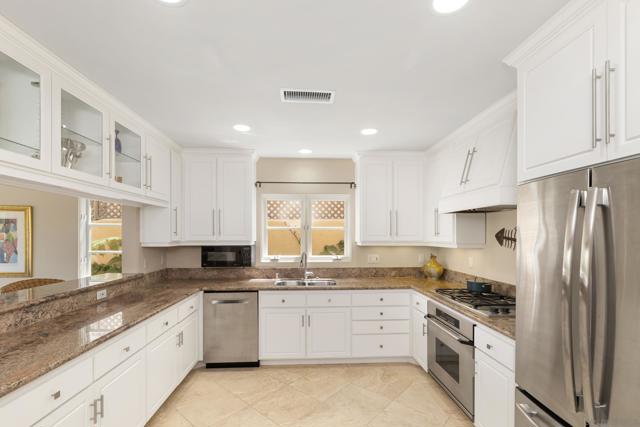 418 Marine St, La Jolla CA: https://media.crmls.org/mediaz/af9651a0-f534-4d9f-82a6-3b8d2b7b0af6.jpg