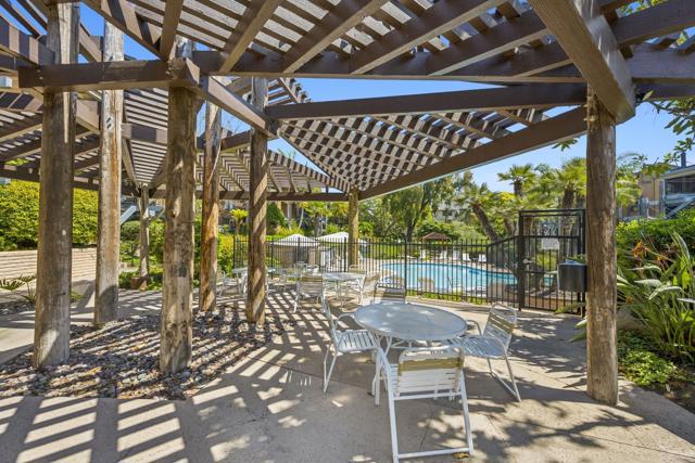 4006 Layang Layang Circle, Carlsbad CA: https://media.crmls.org/mediaz/af96a158-2c2c-4e32-aab6-8ea1a3fedfe2.jpg