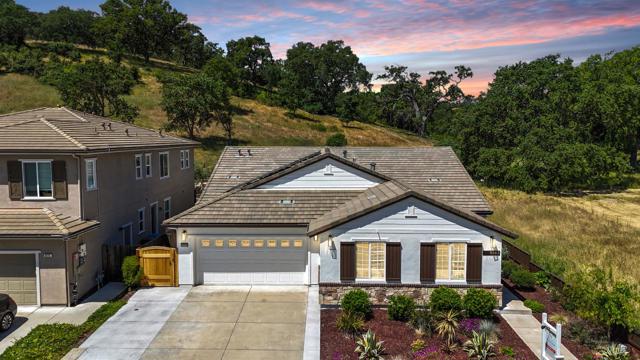 9283 Rancho Hills Drive, Gilroy CA: https://media.crmls.org/mediaz/af96bff0-f0b6-4473-9f98-ad2fad91b702.jpg